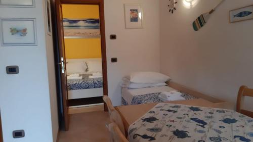 Ένα ή περισσότερα κρεβάτια σε δωμάτιο στο Casa vacanze Osvaldo