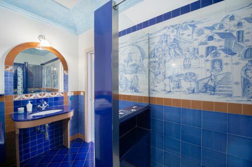 Bilik mandi di Le Contrade by Sosòre Holiday Homes -Amalfi Coast