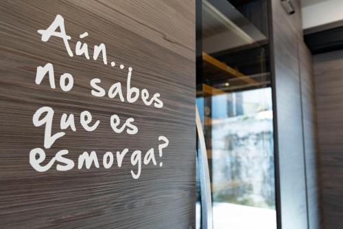 a sign on the door of a store at A Esmorga-Posada del Mar in Vilagarcia de Arousa