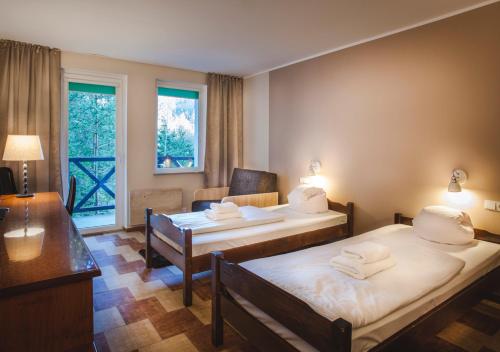 Postel nebo postele na pokoji v ubytování Hotel Las Piechowice