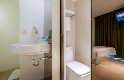 Vonios kambarys apgyvendinimo įstaigoje Mood Hotel Pattaya