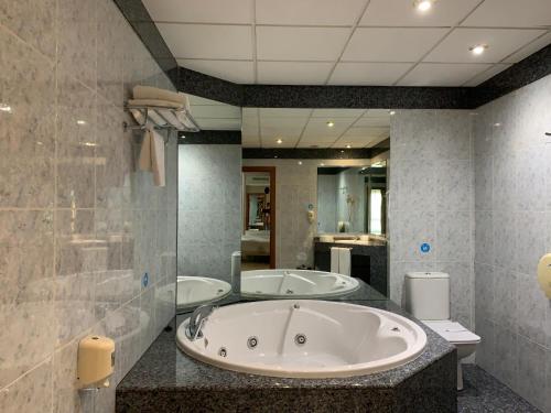 A bathroom at Hotel Humanes