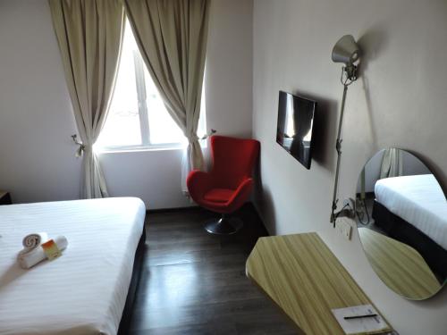 Una televisión o centro de entretenimiento en The Blanket Hotel Seberang Jaya