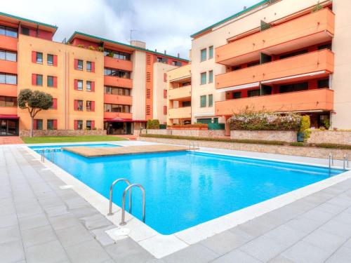 una imagen de una piscina frente a los edificios en Apartment Gardenia by Interhome, en Lloret de Mar