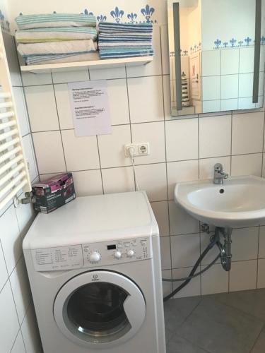 Gallery image of Unterkunft für Arbeiter und Monteure in Grafrath