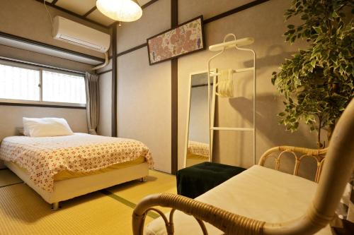 En eller flere senge i et værelse på Konpeito House