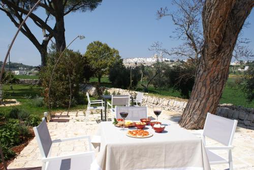 En restaurant eller et spisested på Masseria Grofoleo