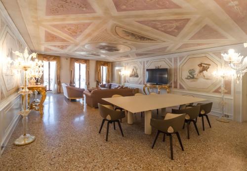 a living room with a table and chairs at Ca' Bonfadini Historic Experience in Venice