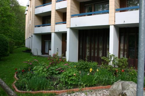 a building with a garden in front of it at Apartment Traube in Bad Urach