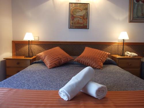 Ένα ή περισσότερα κρεβάτια σε δωμάτιο στο Hotel Montserrat