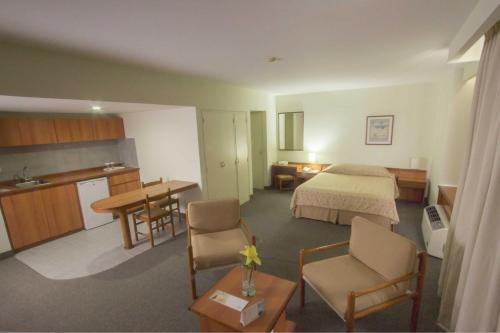 Η κουζίνα ή μικρή κουζίνα στο Hotel Cristina Suites