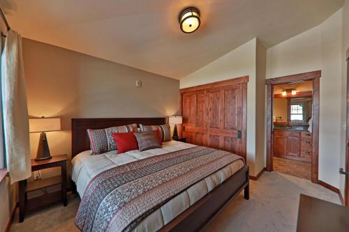 Cozens Pointe Condo – Photos 3