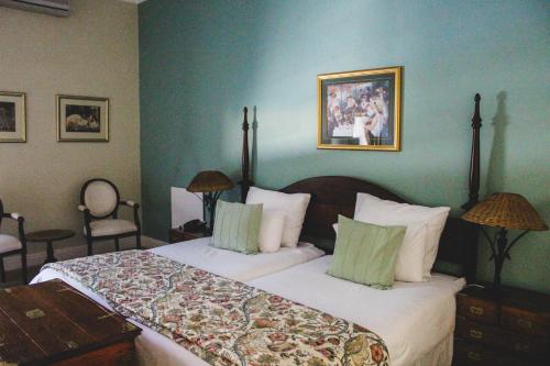 Pontac Manor Hotel & Restaurantにあるベッド