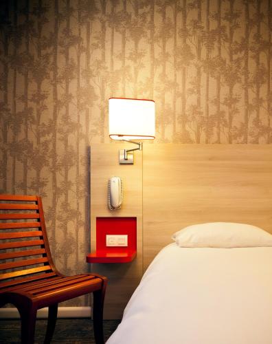 Postel nebo postele na pokoji v ubytování ibis Styles Ouistreham