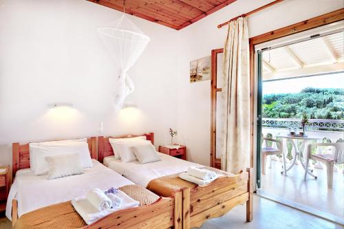 Ένα ή περισσότερα κρεβάτια σε δωμάτιο στο Villa Danai