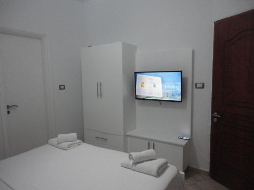 Телевизор и/или развлекательный центр в Oruci Apartments