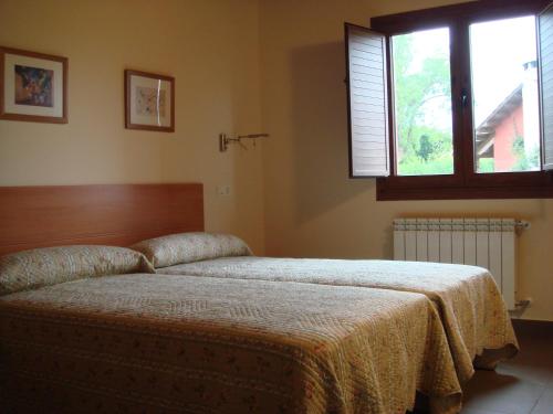 a bedroom with a bed and a window at Los Picos de Tereñes in Tereñes