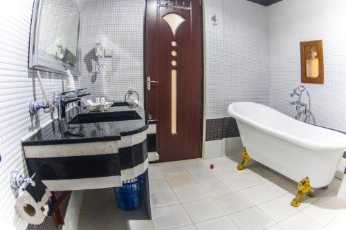 Koupelna v ubytování Madinat Al Bahr Business & Spa Hotel