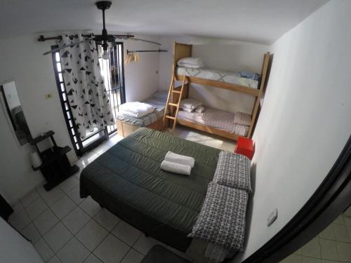 Двухъярусная кровать или двухъярусные кровати в номере Like a Hostel