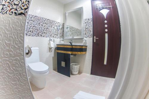 Koupelna v ubytování Madinat Al Bahr Business & Spa Hotel