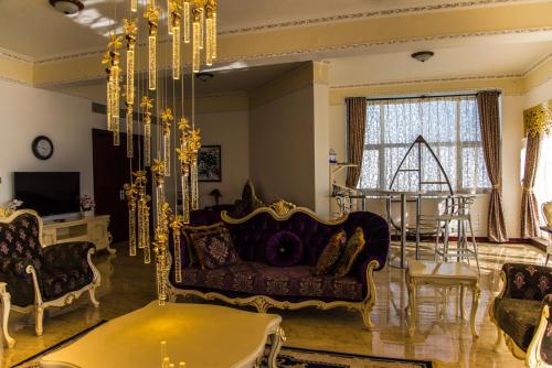 TV a/nebo společenská místnost v ubytování Madinat Al Bahr Business & Spa Hotel
