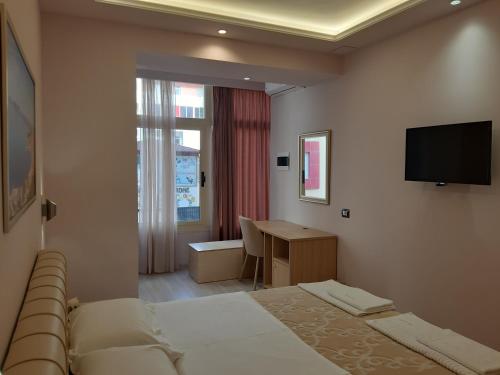 TV a/nebo společenská místnost v ubytování San Marino Hotel