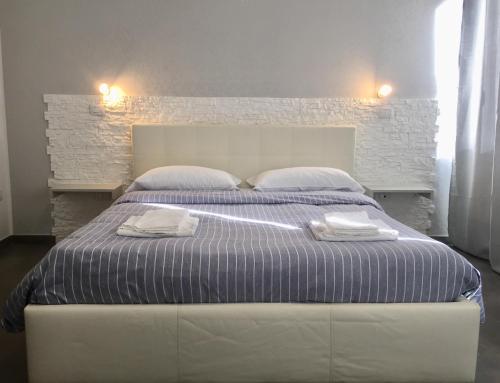 Кровать или кровати в номере IL VIAGGIATORE VIA PIAVE