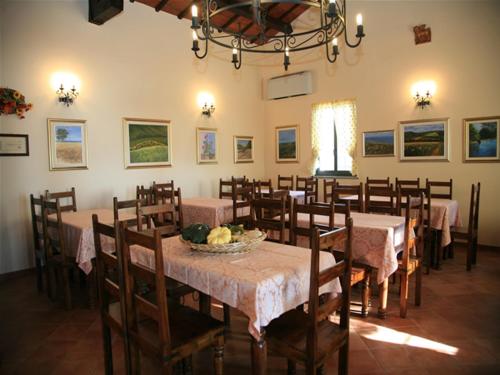 Un restaurante o sitio para comer en Agriturismo Toscanella