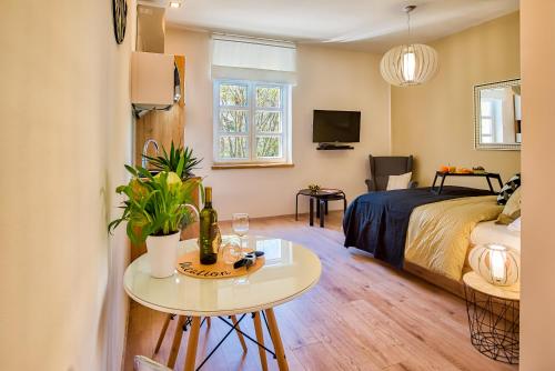 Ένα ή περισσότερα κρεβάτια σε δωμάτιο στο Parkside studio Apartments with FREE parking