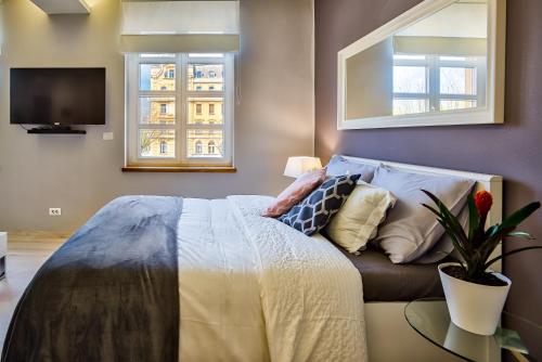 Parkside studio Apartments with FREE parking