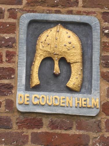 a plaque on a brick wall with an elephant head at Grand Café Goejje in Meijel