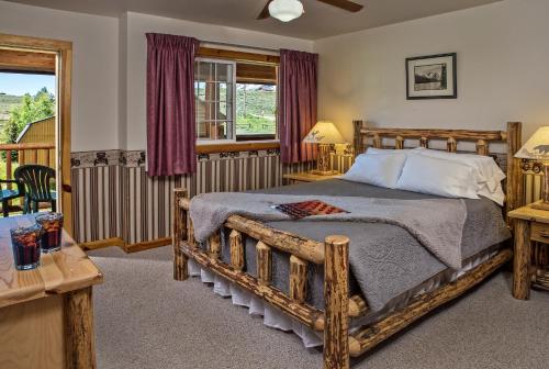 Ένα ή περισσότερα κρεβάτια σε δωμάτιο στο Stanley High Country Inn