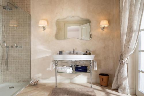 a bathroom with a sink and a mirror at Villa Zara in Vabriga