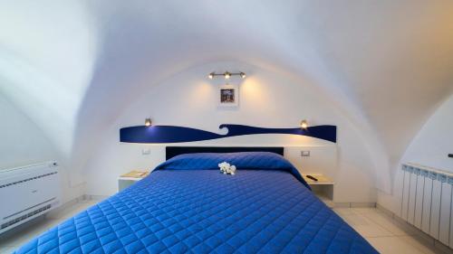 Кровать или кровати в номере Admiring Amalfi