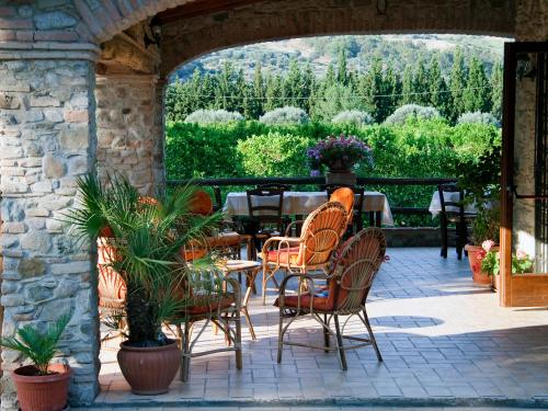 an outdoor patio with a table and chairs and a table at Agriturismo Feudo Gagliardi in Caulonia