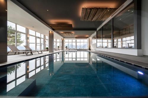 Piscina de la sau aproape de Taser Alm