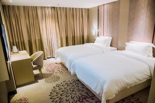 Un pat sau paturi într-o cameră la Lavande Hotel Shantou Chenghai Branch