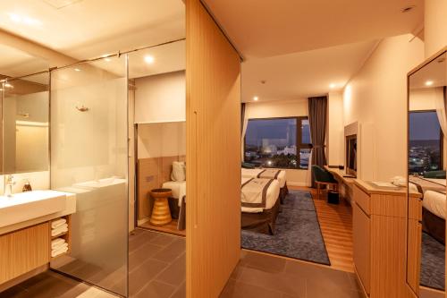 Bilik mandi di An Phu Hotel