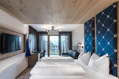 Säng eller sängar i ett rum på Luis & die Buabm - Gasthof Jenesien