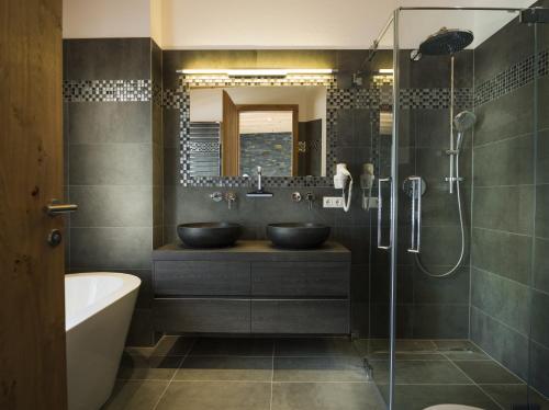 Un baño de AlpenParks Residence Zell am See