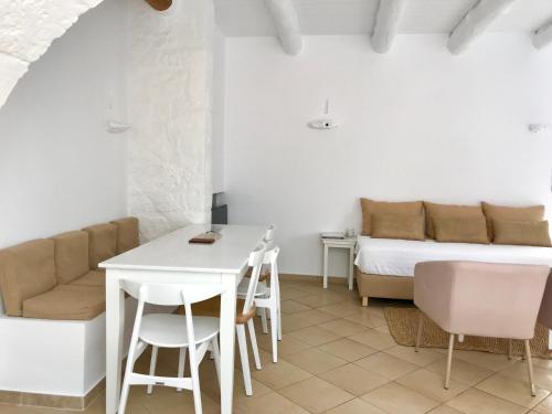 Posezení v ubytování Almyrida Sands luxury stone villa