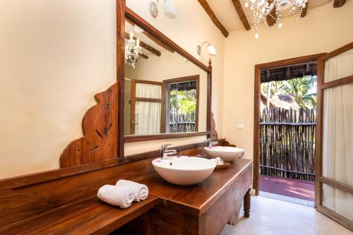 Ванна кімната в Karafuu Beach Resort & Spa