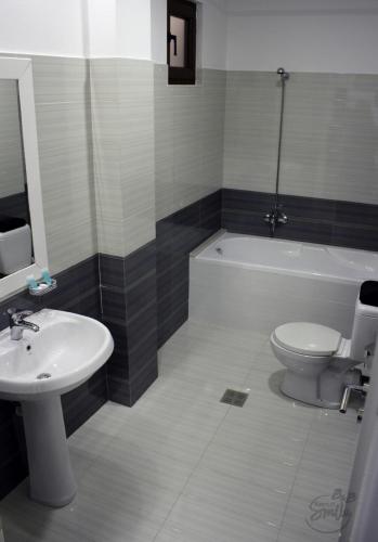 Bilik mandi di KorcaSmileHotel