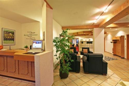 Kuchyň nebo kuchyňský kout v ubytování Hotel Restaurant Adler