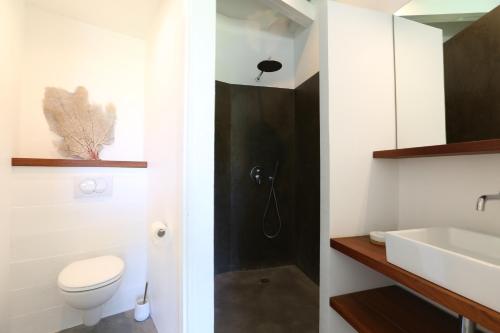 A bathroom at Kaza Blanka - Kaze Tropicale***** - Saint Leu - Réunion
