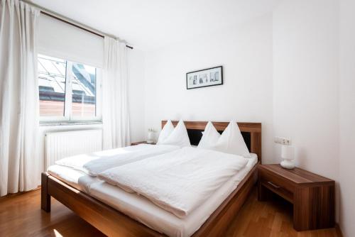 מיטה או מיטות בחדר ב-Appartements Kaserbacher