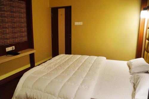 Кровать или кровати в номере Backpackers Park Varanasi
