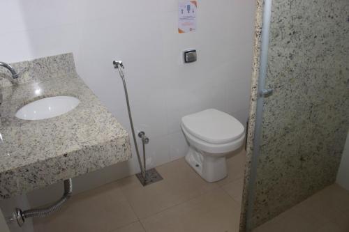 a bathroom with a sink and a toilet at Hotel Beira Rio in Teófilo Otoni