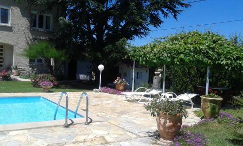 Πισίνα στο ή κοντά στο Domaine de Lazuel à 2,5km du centre ville