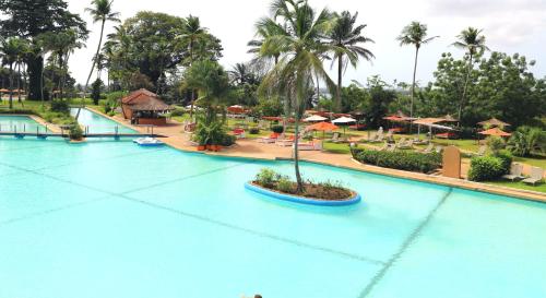 Bazén v ubytování Sofitel Abidjan Hotel Ivoire nebo v jeho okolí